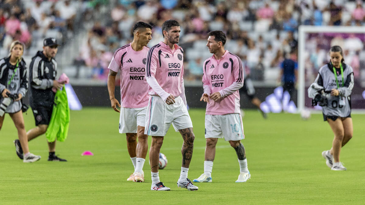Inter Miami CF from left- offense Luis Suárez (9), Rodrigo de Paul	Paul and offense Leo Messi (10), during warm up of their game against Columbus Crew at  Nu Stadium in Miami, Fl, on Saturday August 01, 2026.